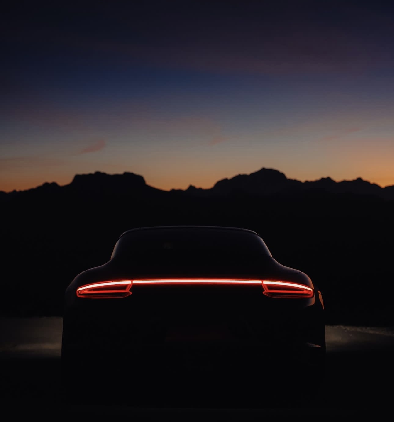 Porsche 911 silhouette nuit — Mission Gentlean